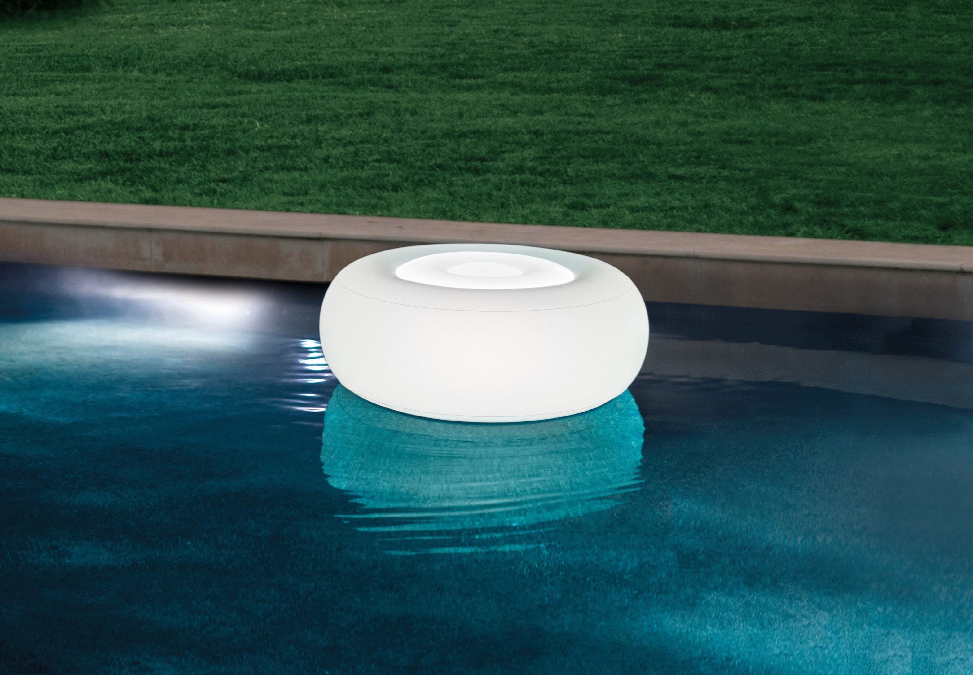 Flytande ljus Mountfield LED Ottoman