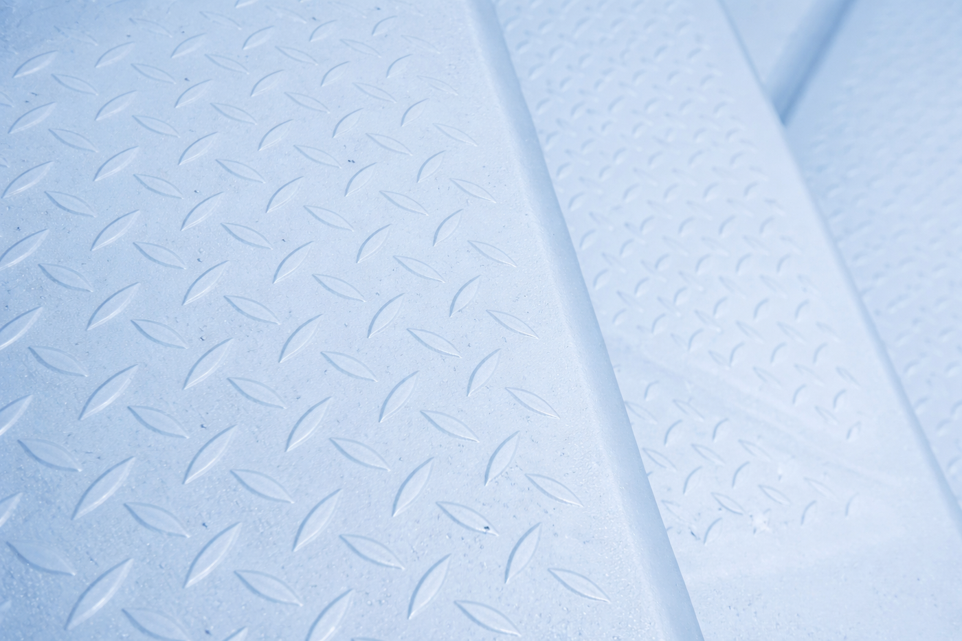 Halkskyddad yta för tryggare steg – Fjordpool glasfiberpool