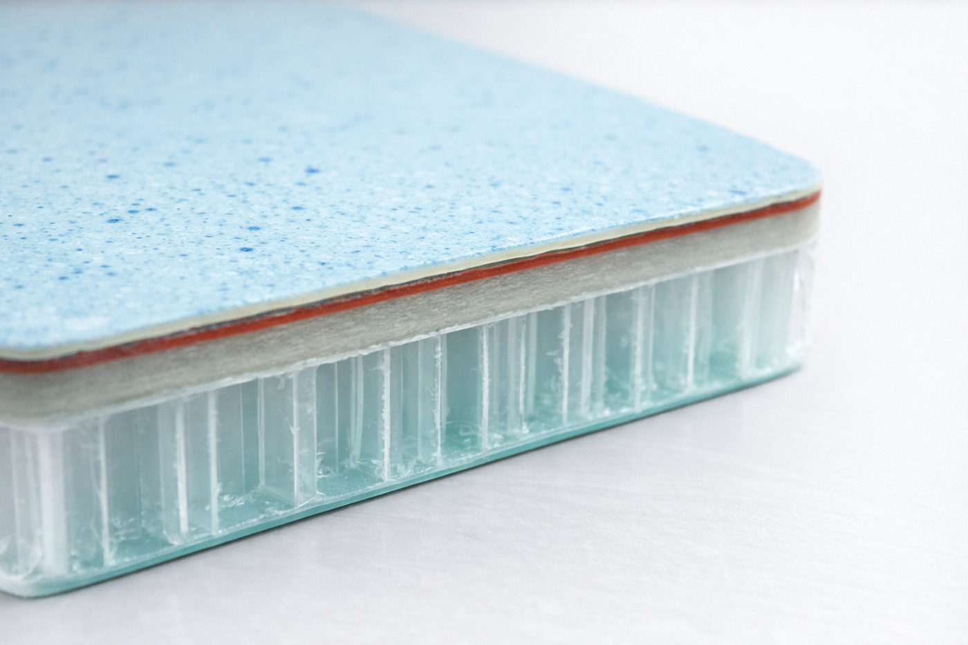 Stark konstruktion i flera lager – Fjordpool glasfiberpool